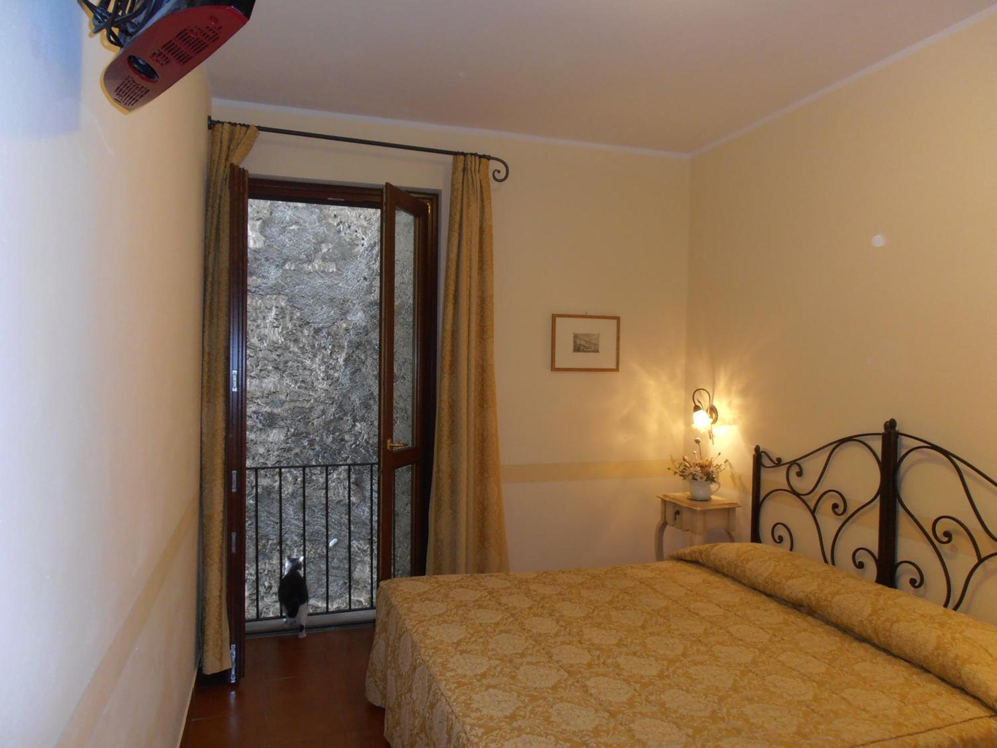 Hotel Garnì Bartabel Gargnano Zimmer foto